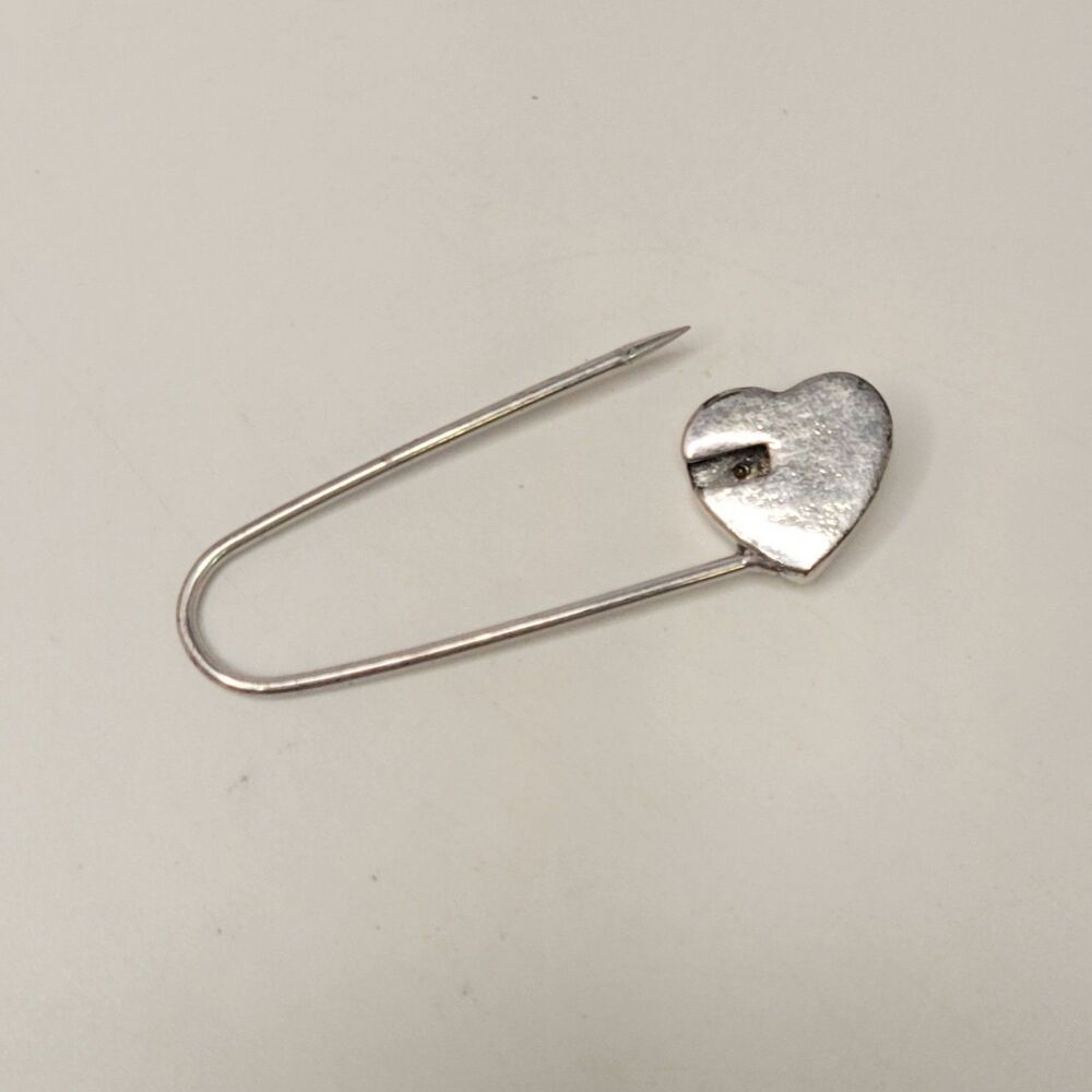 New! Heart Brooch - Picture 5 of 7